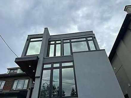Roof flashing repair toronto — Toronto