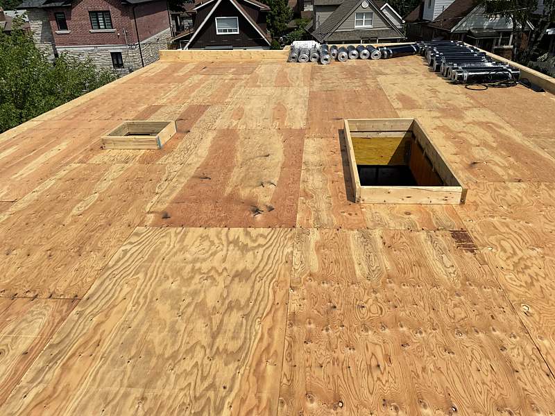 New flat roof deck and curbs built in Toronto
